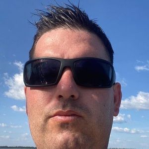 Meet your Posher, Derrick